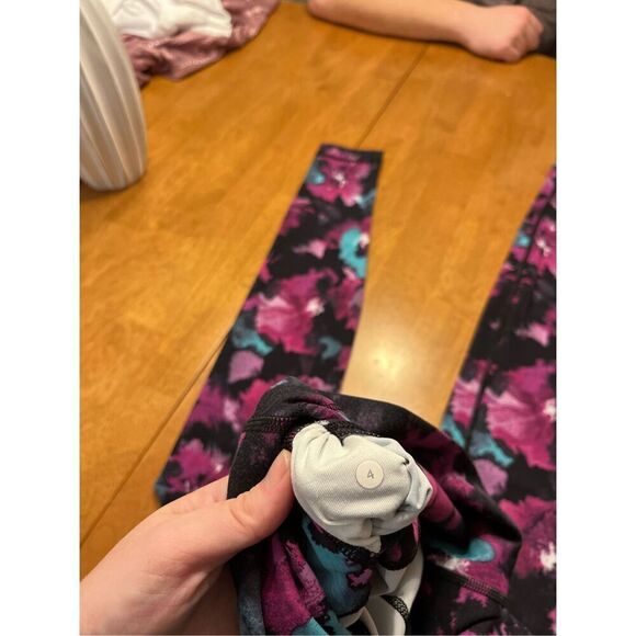 Lululemon Purple Floral Wunder Under High Waisted Full Length Leggings Size 4 - Picture 4 of 4